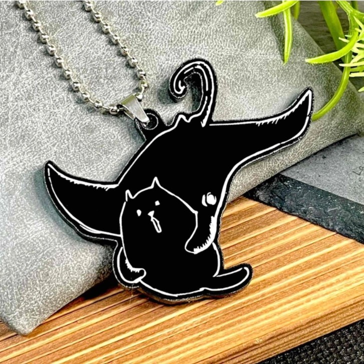 【運ばれるねこ（マンタ）】ブラックアクリルキーホルダー[Cat carried by manta rays] Black acrylic key chain